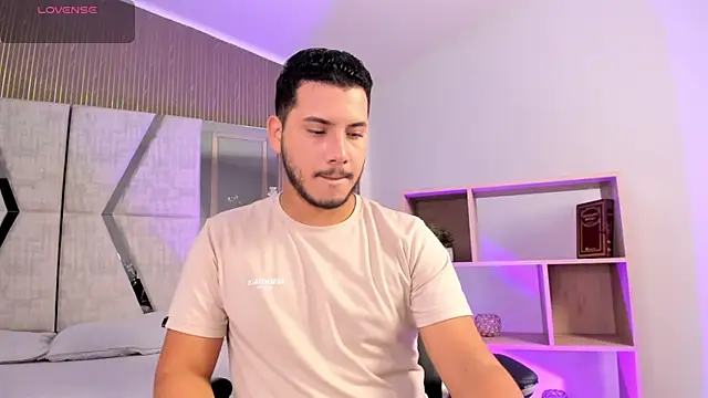 Snapshot of Axel_grey_ chatting on 02/17/26, 12:45 Axel grey online show from 02/17/26, 12:45