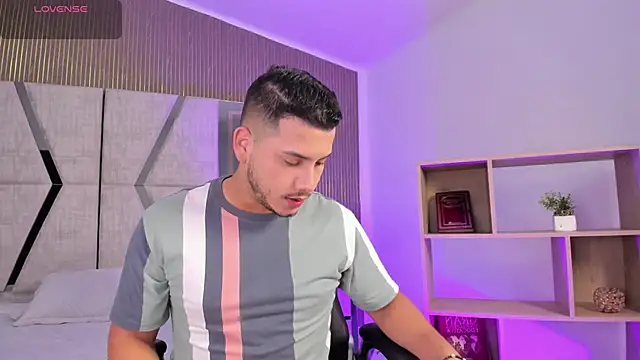 Snapshot of Axel_grey_ chatting on 02/24/26, 12:47 Axel grey online show from 02/24/26, 12:47