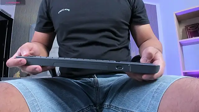 Snapshot of Axel_grey_ chatting on 02/27/26, 12:49 Axel grey online show from 02/27/26, 12:49