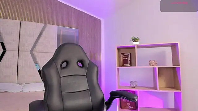 Snapshot of Axel_grey_ chatting on 03/03/26, 12:33 Axel grey online show from 03/03/26, 12:33