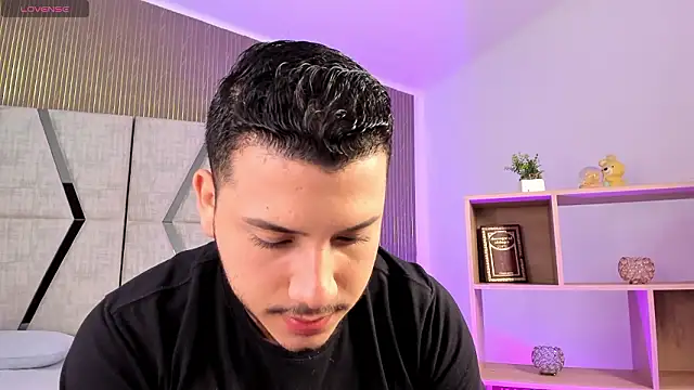 Snapshot of Axel_grey_ chatting on 03/06/26, 12:45 Axel grey online show from 03/06/26, 12:45