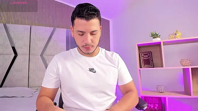 Snapshot of Axel_grey_ chatting on 03/08/26, 12:53 Axel grey online show from 03/08/26, 12:53