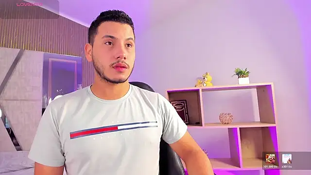 Snapshot of Axel_grey_ chatting on 03/09/26, 12:42 Axel grey online show from 03/09/26, 12:42