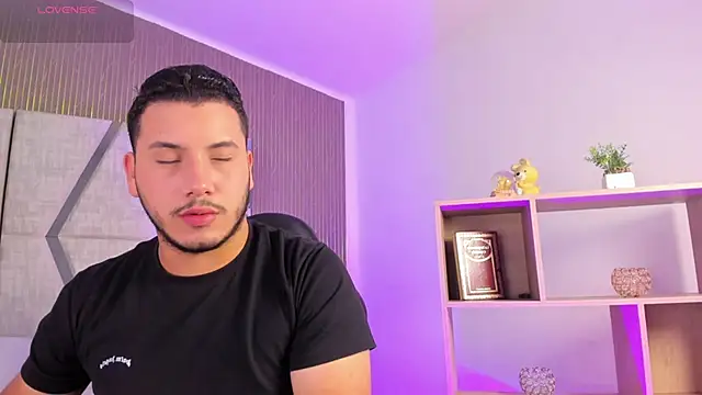 Snapshot of Axel_grey_ chatting on 03/10/26, 12:43 Axel grey online show from 03/10/26, 12:43