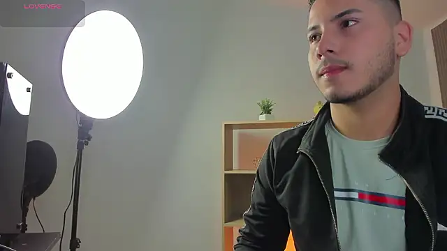 Snapshot of Axel_grey_ chatting on 03/14/26, 12:21 Axel grey online show from 03/14/26, 12:21