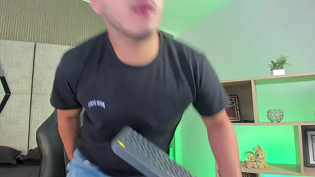 Snapshot of Axel_grey_ chatting on 03/15/26, 12:44 Axel grey online show from 03/15/26, 12:44