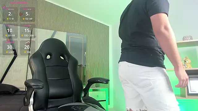 Snapshot of Axel_grey_ chatting on 03/17/26, 12:30 Axel grey online show from 03/17/26, 12:30