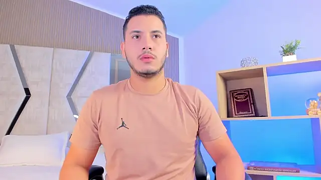 Snapshot of Axel_grey_ chatting on 03/24/26, 12:43 Axel grey online show from 03/24/26, 12:43