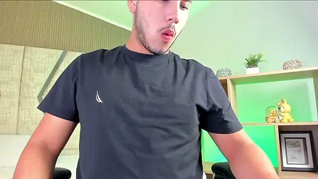 Snapshot of Axel_grey_ chatting on 03/25/26, 12:33 Axel grey online show from 03/25/26, 12:33