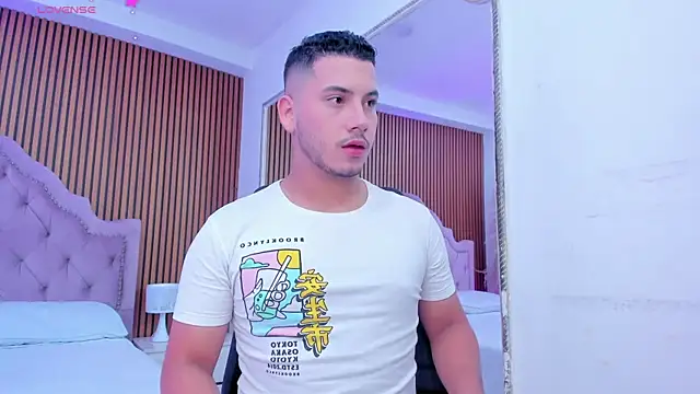 Snapshot of Axel_grey_ chatting on 03/28/26, 05:18 Axel grey online show from 03/28/26, 05:18