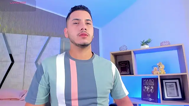 Snapshot of Axel_grey_ chatting on 04/01/26, 12:39 Axel grey online show from 04/01/26, 12:39