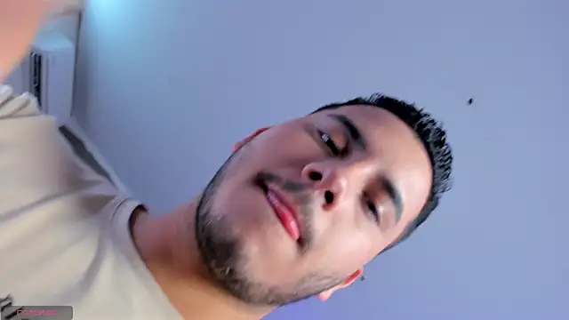 Snapshot of Axel_grey_ chatting on 04/05/26, 12:35 Axel grey online show from 04/05/26, 12:35