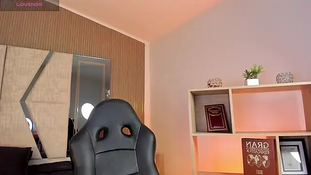 Snapshot of Axel_grey_ chatting on 04/10/26, 12:43 Axel grey online show from 04/10/26, 12:43