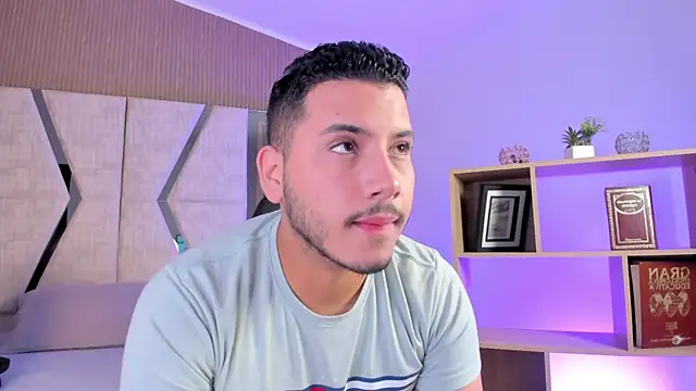 Snapshot of Axel_grey_ chatting on 04/11/26, 12:42 Axel grey online show from 04/11/26, 12:42