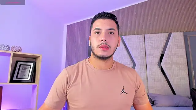 Snapshot of Axel_grey_ chatting on 04/12/26, 12:32 Axel grey online show from 04/12/26, 12:32