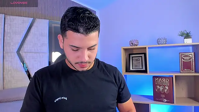 Snapshot of Axel_grey_ chatting on 04/14/26, 12:44 Axel grey online show from 04/14/26, 12:44