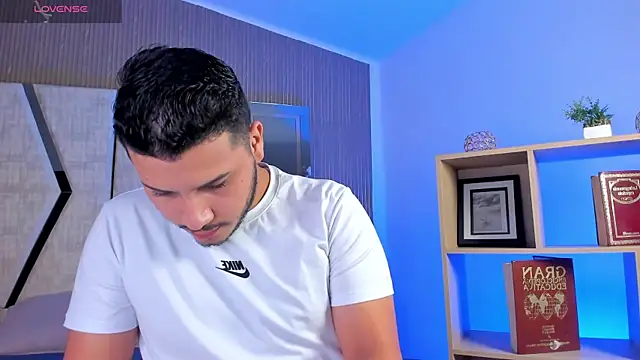 Snapshot of Axel_grey_ chatting on 04/16/26, 12:50 Axel grey online show from 04/16/26, 12:50