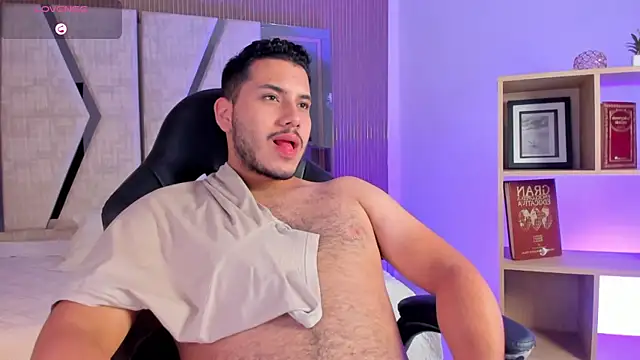 Snapshot of Axel_grey_ chatting on 04/18/26, 07:07 Axel grey online show from 04/18/26, 07:07