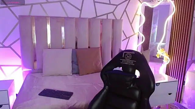 CYRUS TAY online show from 03/04/26, 12:55