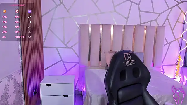 CYRUS TAY online show from 04/18/26, 12:09