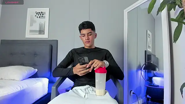 Tylerffoxx online show from 09/22/25, 09:17