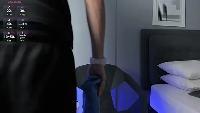 Tylerffoxx online show from 02/25/26, 10:19