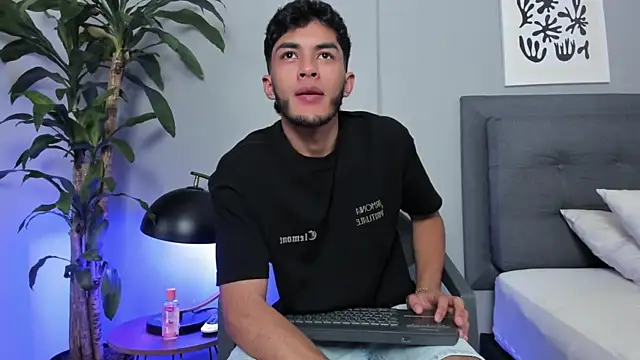 Tylerffoxx online show from 04/25/26, 09:34