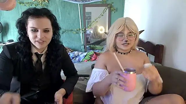 Snapshot of Angel_Duck chatting on 09/23/25, 03:48 Angel Duck online show from 09/23/25, 03:48