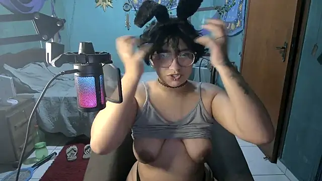 Snapshot of Angel_Duck chatting on 11/10/25, 11:26 Angel Duck online show from 11/10/25, 11:26