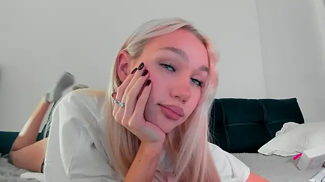 cuteleraay online show from 09/22/25, 08:33