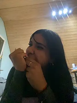 Laura-angeel online show from 10/04/25, 08:51