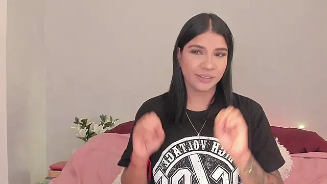 Laura-angeel online show from 10/30/25, 07:03