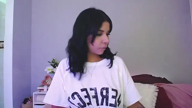 Laura-angeel online show from 11/18/25, 10:36