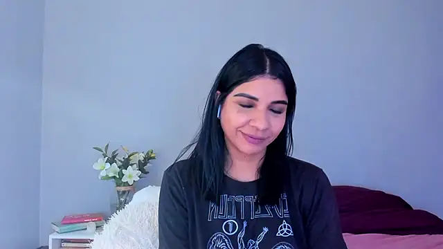 Laura-angeel online show from 11/29/25, 07:06