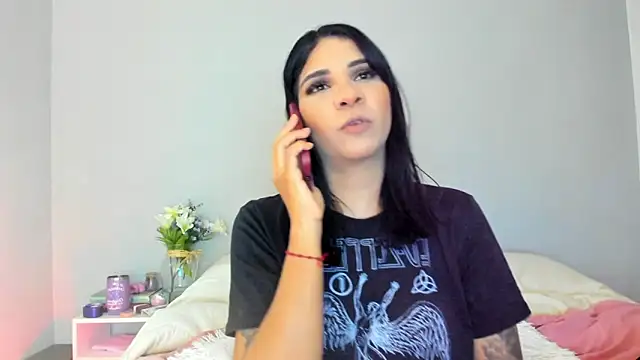 Laura-angeel online show from 12/20/25, 05:31