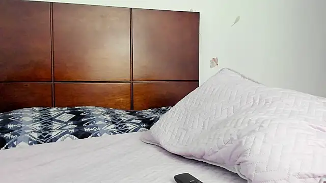marie pourtoii online show from 12/19/25, 01:01