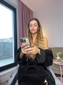 Snapshot of _Luxie_ chatting on 10/02/25, 06:20 Luxie online show from 10/02/25, 06:20