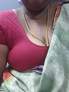 Snapshot of TAMIL_ELAKKIYA chatting on 06/22/26, 12:45 TAMIL ELAKKIYA online show from 06/22/26, 12:45