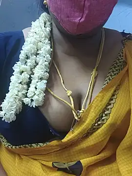 Snapshot of TAMIL_ELAKKIYA chatting on 07/17/26, 04:45 TAMIL ELAKKIYA online show from 07/17/26, 04:45