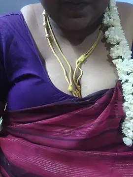 Snapshot of TAMIL_ELAKKIYA chatting on 07/18/26, 04:33 TAMIL ELAKKIYA online show from 07/18/26, 04:33