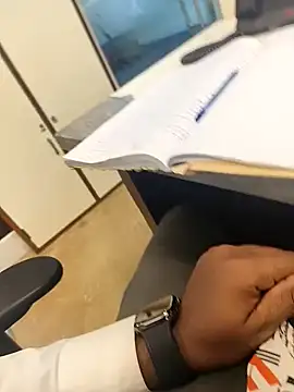 hotboy43339 online show from 10/10/25, 09:19