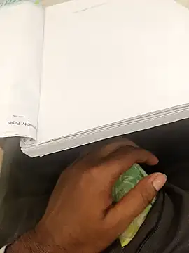 hotboy43339 online show from 12/05/25, 03:48