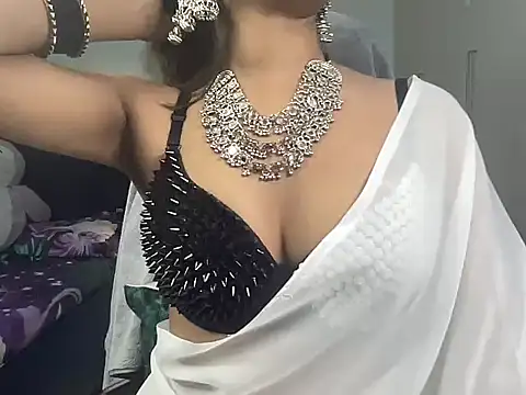 Snapshot of MonVilain01 chatting on 12/14/25, 01:00 MonVilain01 online show from 12/14/25, 01:00