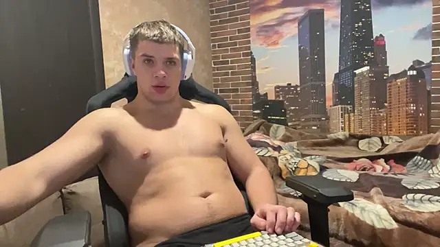 Snapshot of MusclePhantom chatting on 10/31/25, 09:27 MusclePhantom online show from 10/31/25, 09:27