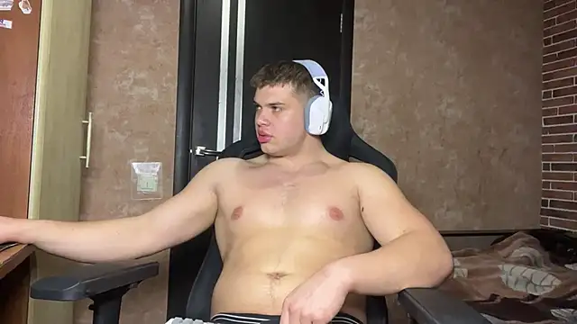Snapshot of MusclePhantom chatting on 04/24/26, 09:17 MusclePhantom online show from 04/24/26, 09:17