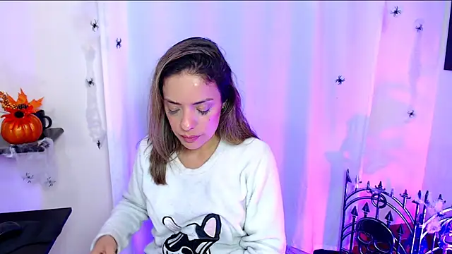 Snapshot of Natasha_cam222 chatting on 10/30/25, 01:23 Natasha cam222 online show from 10/30/25, 01:23