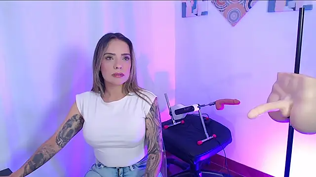 Snapshot of Natasha_cam222 chatting on 11/28/25, 02:47 Natasha cam222 online show from 11/28/25, 02:47