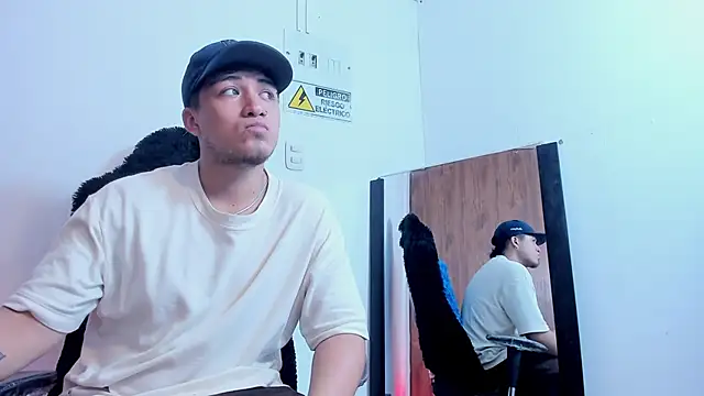 Snapshot of juanmechanic_ chatting on 09/23/25, 07:28 juanmechanic online show from 09/23/25, 07:28