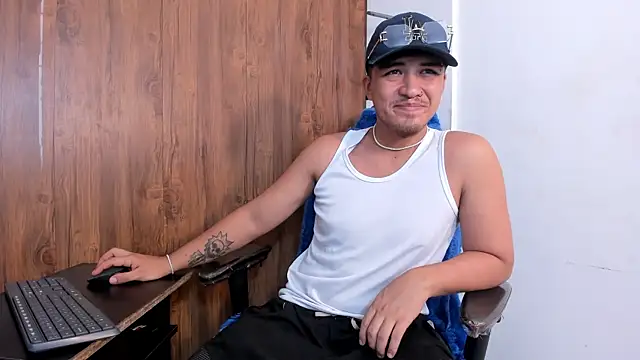 Snapshot of juanmechanic_ chatting on 10/05/25, 03:49 juanmechanic online show from 10/05/25, 03:49