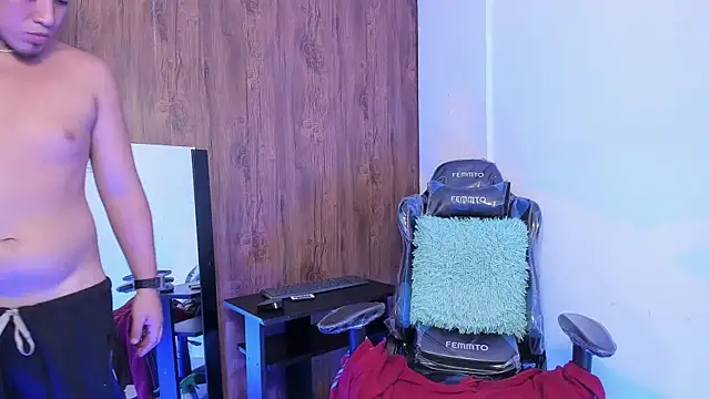 Snapshot of juanmechanic_ chatting on 10/12/25, 05:06 juanmechanic online show from 10/12/25, 05:06